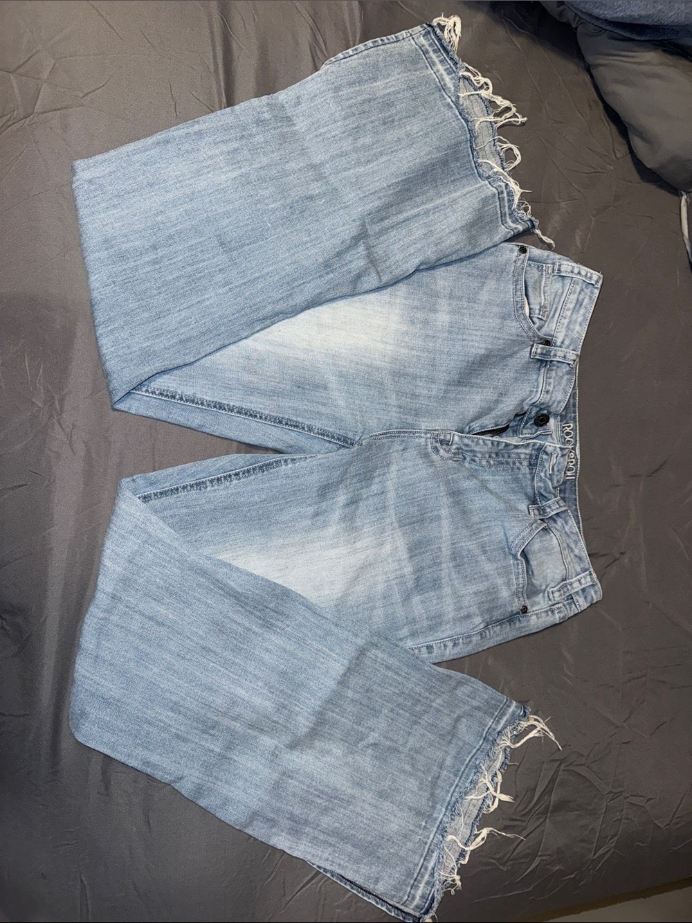 Light Wash Wide Leg Jeans with Frayed Hem